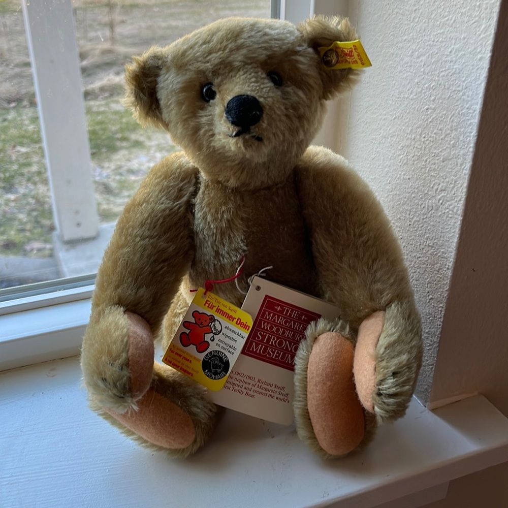 Vintage Steiff Bear from Germany. Tag 0155/33. Tan. Tags still attached.